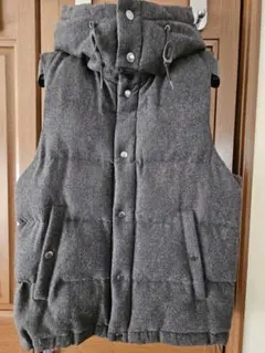 グレー フード付きダウンベスト