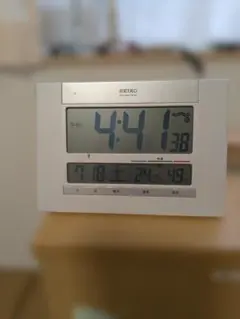 SEIKO 電波デジタル置時計 温度・湿度表示付きのサムネイル