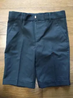 【GU】黒スリムフィット フォーマルショートパンツ
