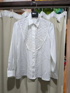 刺繍付きホワイト長袖シャツ