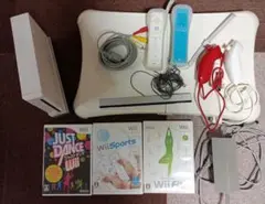 Wii本体 、コントローラー、 ヌンチャク 、 Wii Fit　セット販売
