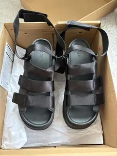 UGG 厚底サンダル ブラック