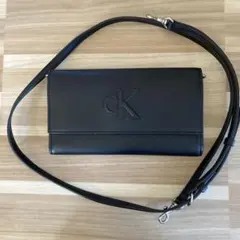 CK ブラックレザーショルダーバッグ　カルバンクライン
