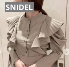 SNIDEL フリルパワショルブラウス モカ - メルカリ