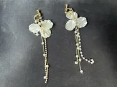 花柄 イヤリング 白