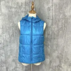 UNIQLO ダウンベスト　フード付き　シンプル　カジュアル　防寒　あったか