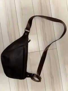 ダークブラウン ボディバッグ 雅革