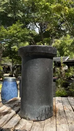 【アンティーク】甕 壺 マットブラック・睡蓮鉢・メダカ鉢】。高さ55センチ。 アンティーク】小型の甕 。マットブラック・睡蓮鉢・メダカ鉢。 高さ44