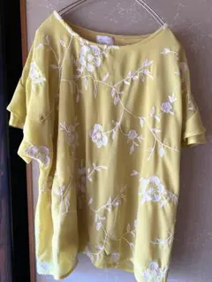 花柄刺繍ブラウスのサムネイル