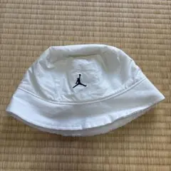ホワイト バケットハットのサムネイル