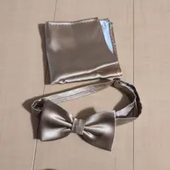 蝶ネクタイ（ゴールド） ポケットチーフ（ゴールド）