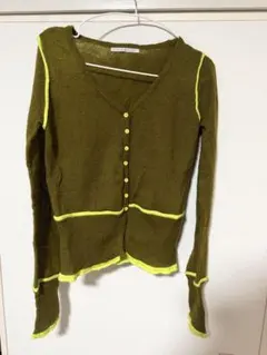 KBF オリーブグリーン Vネックニット