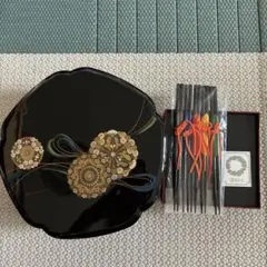 山本寛斎　黒　松花堂 重箱2段　未使用品　箸5膳＋角盆4枚付き