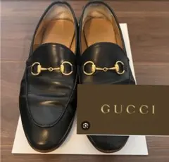 GUCCI ブラック ローファー ゴールドチェーン - メルカリ