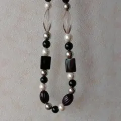 ハンドメイド　ネックレス白黒