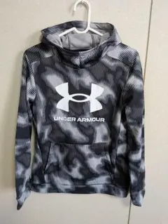 UNDER ARMOUR 迷彩柄 パーカー 160 男の子