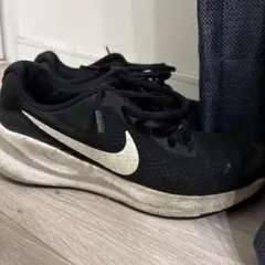 Nike Revolution 黒 スニーカー