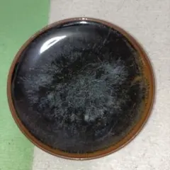 黒の丸型陶器皿