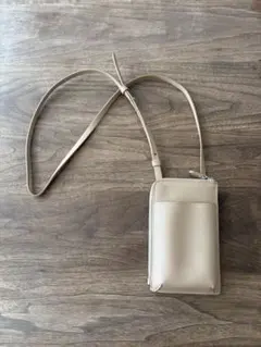 ユニクロ　スマホショルダー ベージュ