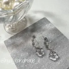 うるつやのお花と鈴丸ビーズの揺れるピアス／イヤリング　2way クリア　垢抜け