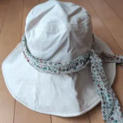 ベージュのハット　花柄リボン付きのサムネイル