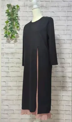 レディース　ロングワンピース　プリーツ　裏地あり　黒