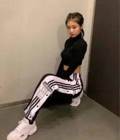 ブラックピンク着用 adidas アディダス トラックパンツ アディブレイク