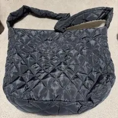 黒いナイロンキルティングショルダーバッグ