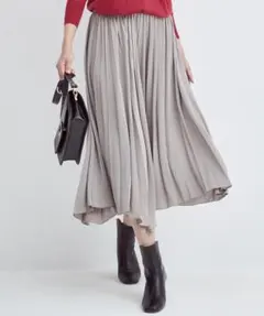 ２３区のサテンプリーツスカート