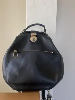 HERZ ブラック レザー バックパック