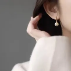 クリップイヤリング パール ゴールド 揺れる 上品 ノンホール 高見え