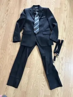 フォーマルスーツ ブラック 150cm ネクタイ•サスペンダー付き