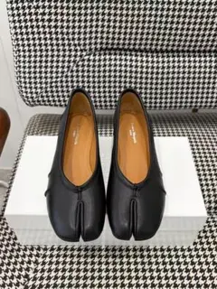 Maison Margiela ブラック フラットシューズ 合成皮革 前開き