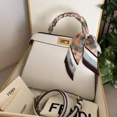 現行モデル/FENDI ピーカブー アイシーユー スモール 白　ホワイトのサムネイル