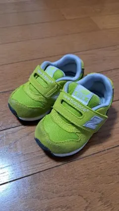 new balance スニーカー 黄色