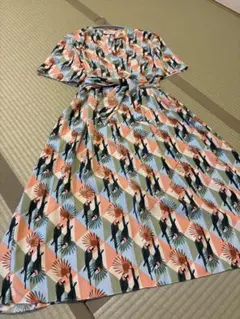 doll up oops 半袖ワンピース　オウム柄のサムネイル