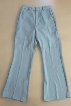 ライトグリーン　フレアパンツ サイドポケット付き