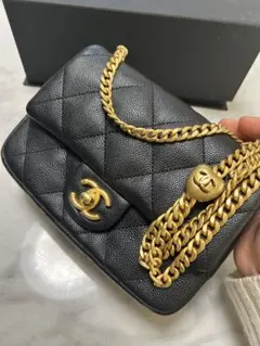 シャネル マトラッセ フラップ　シャイニーカーフスキン　メタルゴールド金具