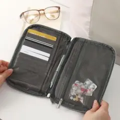 スリコ　お薬手帳 ケース 薬 チャコールグレー グレー スリーコインズ