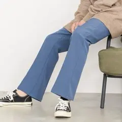 フレアパンツ 青 水色 スラックス カラーパンツ センタープレス