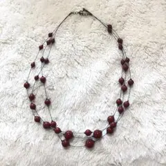 赤いビーズの多層ネックレス3連