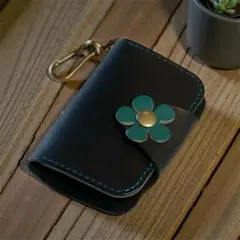 本革キーケース 　 ブラック　花装飾　カード収納可