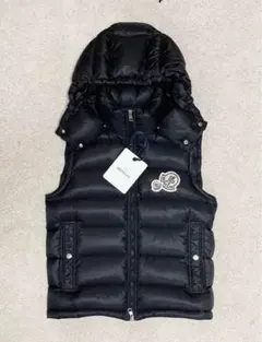 美品★ MONCLER GERS ブラック フード付ダウンベスト　4D212 2025年最新】モンクレール ダウンベスト gersの人気アイテム - メルカリ