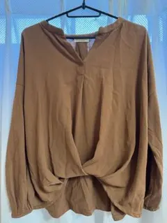 【earth】 長袖ブラウス ブラウン