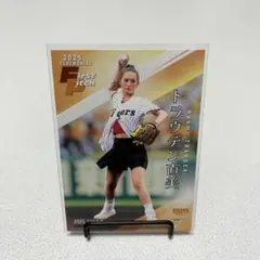 2025 BBM FUSION 始球式カード トラウデン直美 モデル・タレント