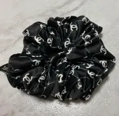 CHANEL ロゴプリント ブラックシュシュ　海外ノベルティ