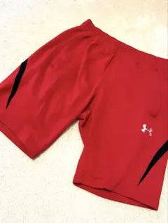 【美品】Under Armour レッドショートパンツSM メンズ　ハーフパンツ