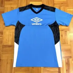【値下げ中】umbro 青 Vネック 半袖シャツ サッカー プラシャツ 男子のサムネイル