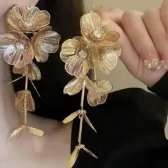 大ぶり　フラワー　レディース　ロング　ピアス　ゴールド