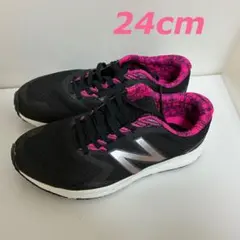 New Balance ブラック/ピンク スニーカー